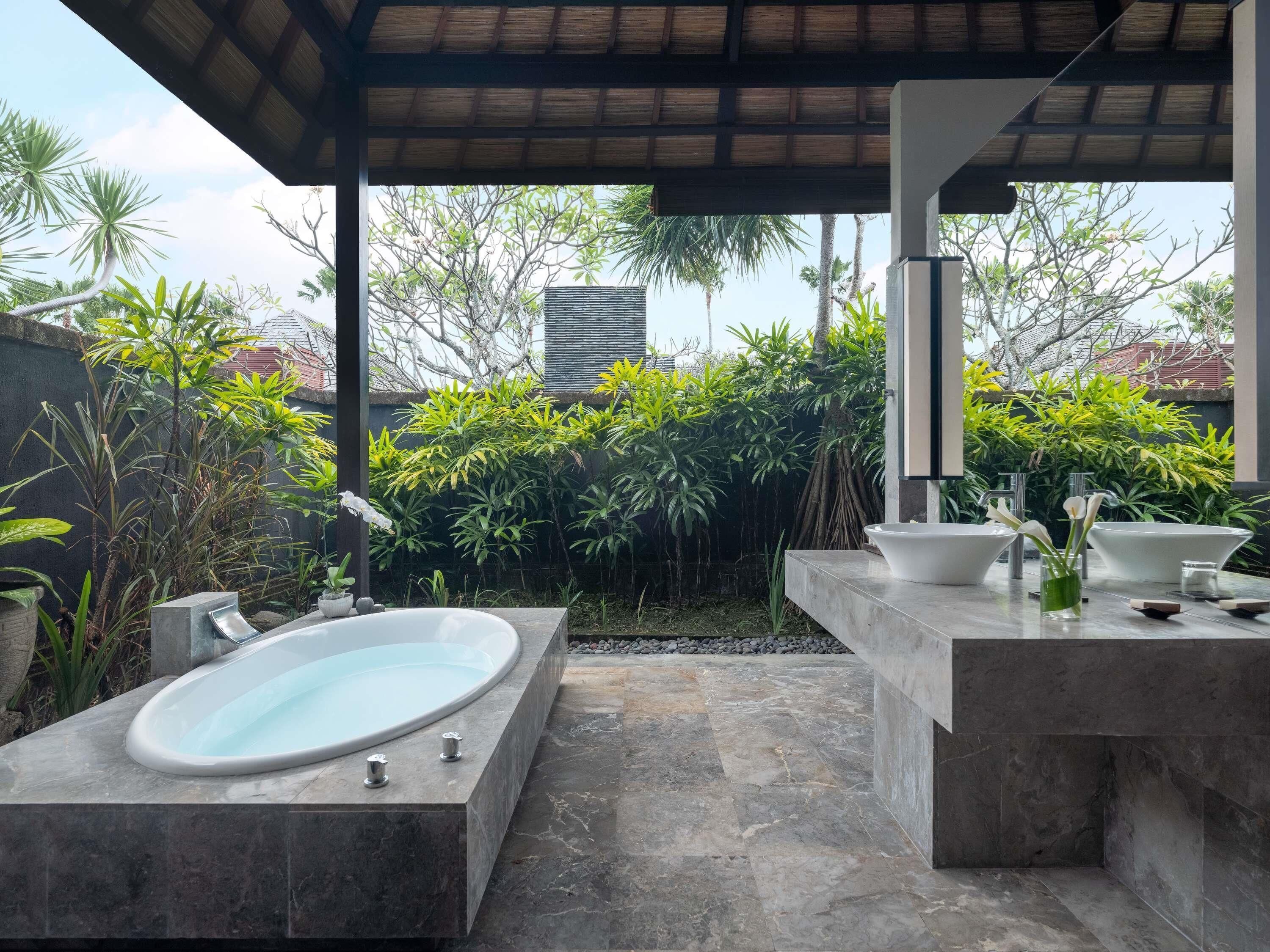 Presidential Villa, 3 Bedrooms | Desk, iron/ironing board, free cots/infant beds, rollaway beds