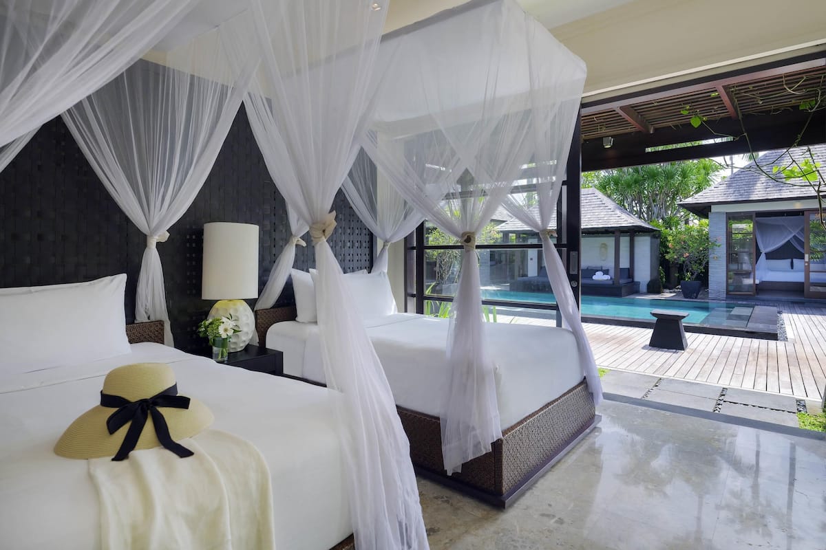 Presidential Villa, 5 Bedrooms | Desk, iron/ironing board, free cribs/infant beds, rollaway beds