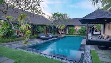 Presidential Villa, 4 Bedrooms | Desk, iron/ironing board, free cots/infant beds, rollaway beds