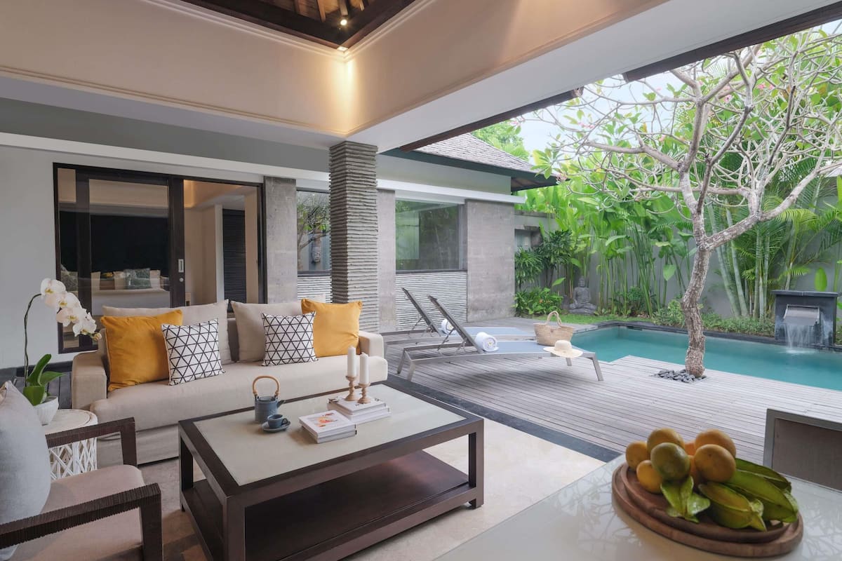 Escritorio, tabla de planchar con plancha y cunas gratuitas