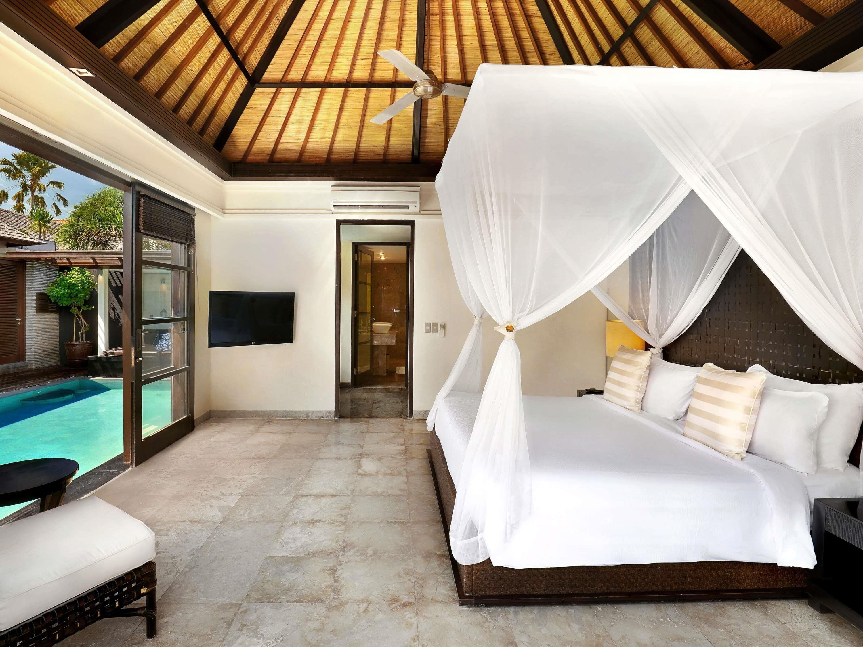 Royal Villa, 3 Bedrooms | Desk, iron/ironing board, free cots/infant beds, rollaway beds