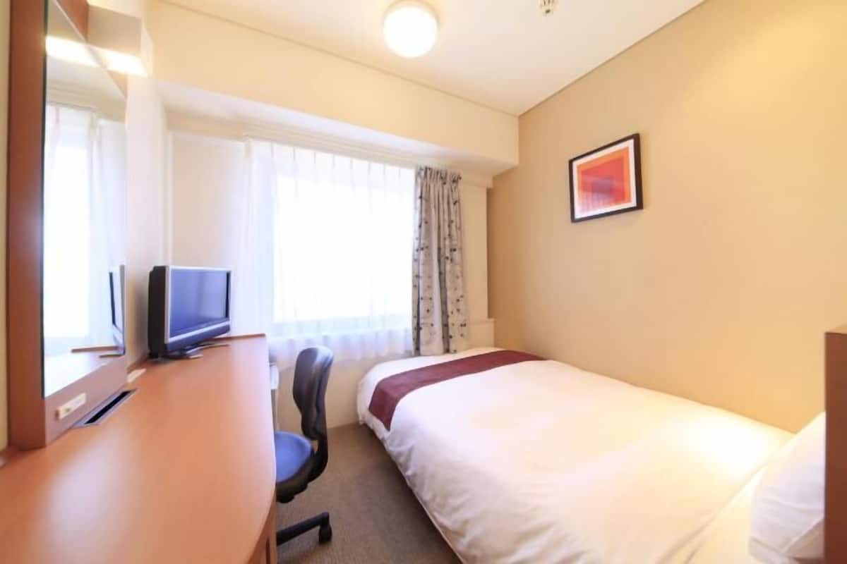 Desk, blackout curtains, free WiFi, bed sheets