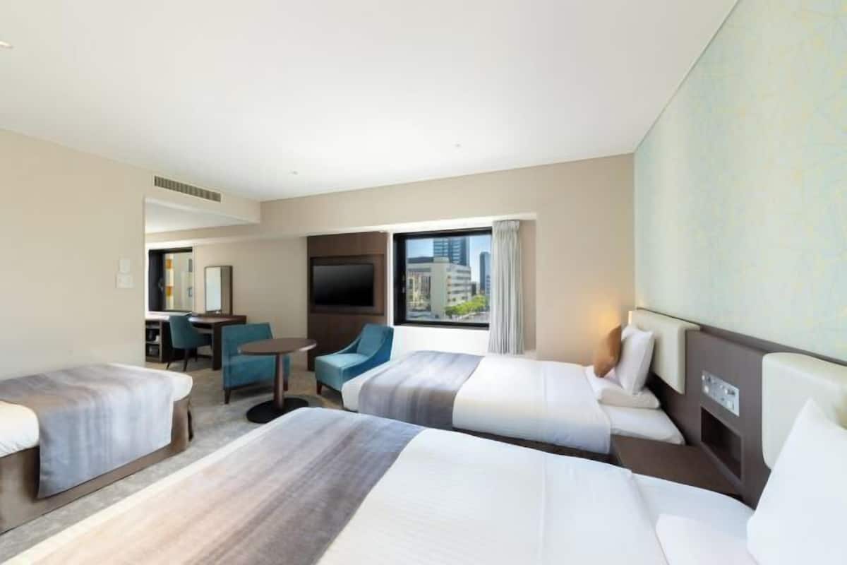 Escrivaninha, cortinas blackout, Wi-Fi de cortesia, roupa de cama