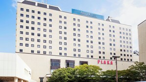 A multi-story hotel with a sign reading 'Art Hotel' and 'Plaka' on the facade. - Art Hotel Niigata Station (Niigata)