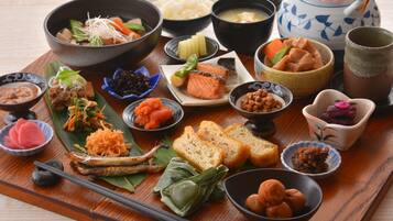 Daily buffet breakfast (JPY 1900 per person)