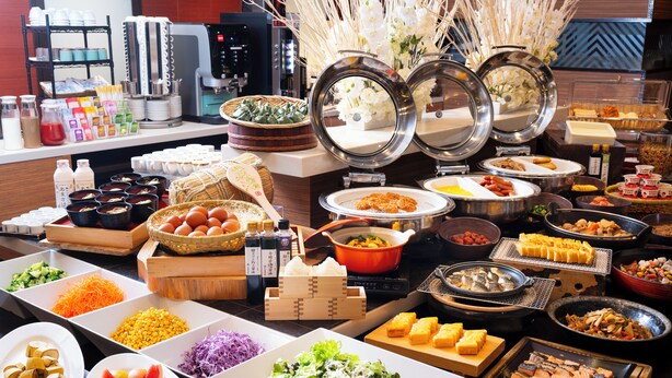 A buffet with various food items and beverages. - Art Hotel Niigata Station (Niigata)