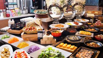 Daily buffet breakfast (JPY 2000 per person)