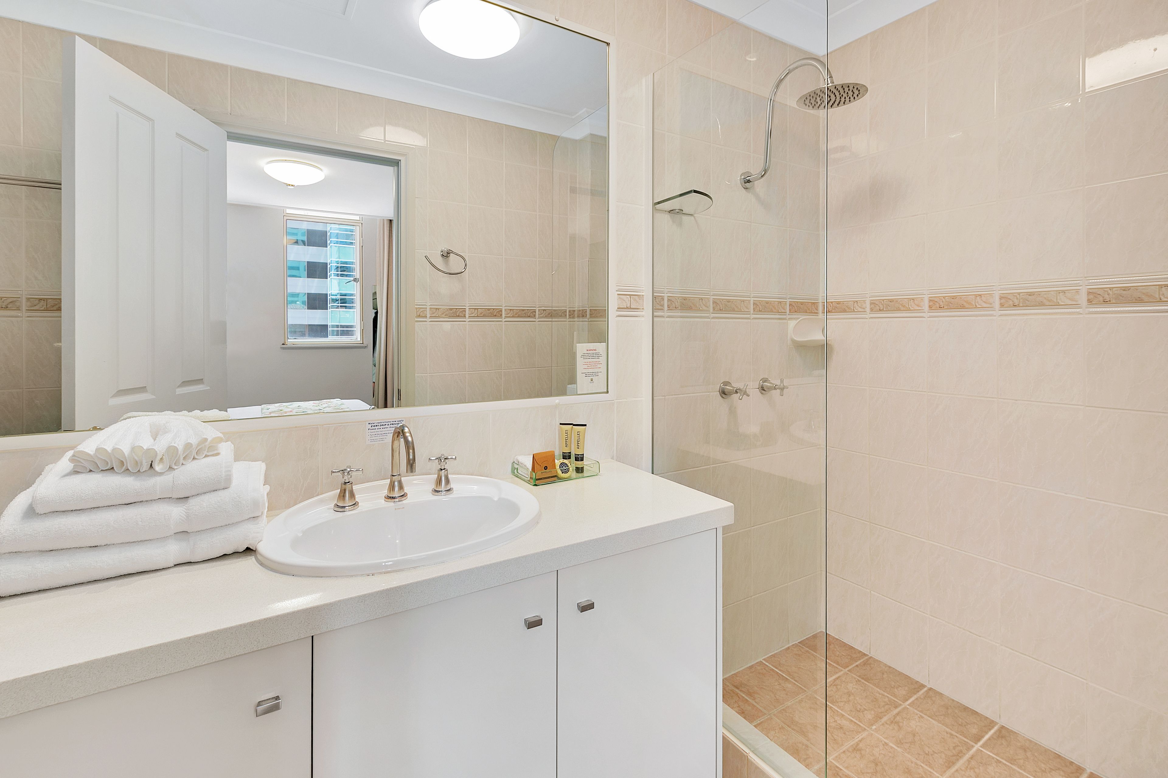 queen room | bathroom | shower, eco-friendly toiletries, hair dryer, towels