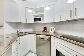 Fridge, coffee/tea maker, electric kettle