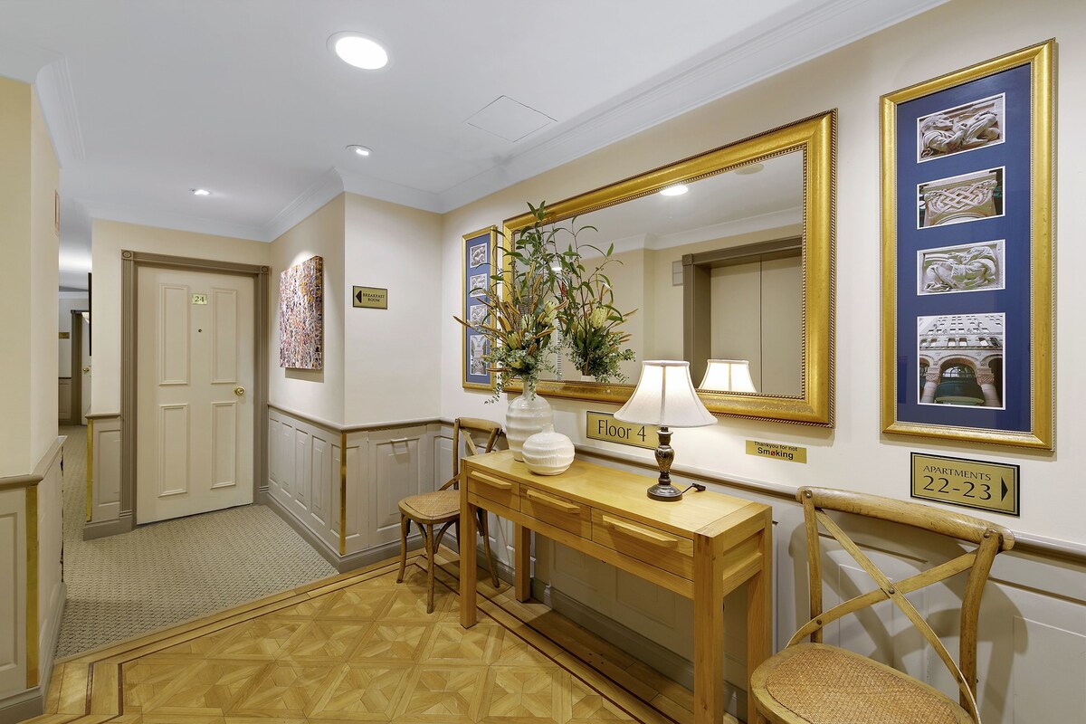 The Manor Apartment Hotel