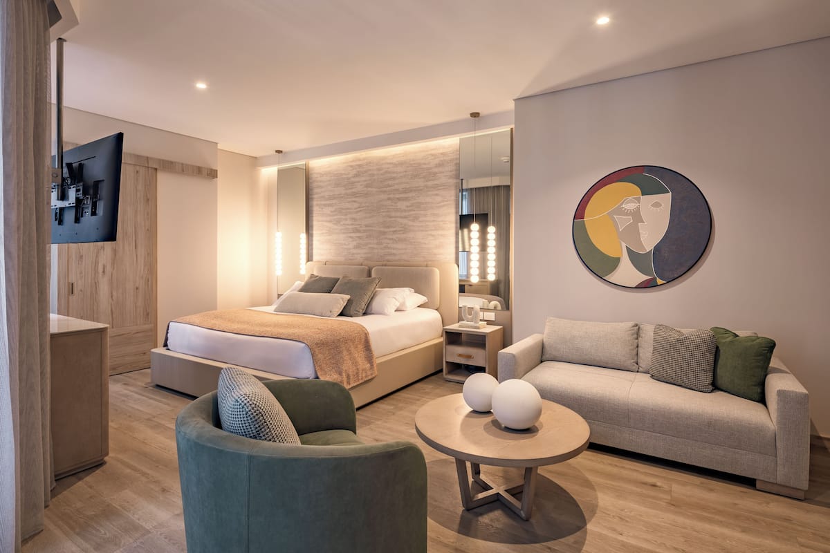 business suite, 1 king bed | 1 bedroom, egyptian cotton sheets, premium bedding, down duvets