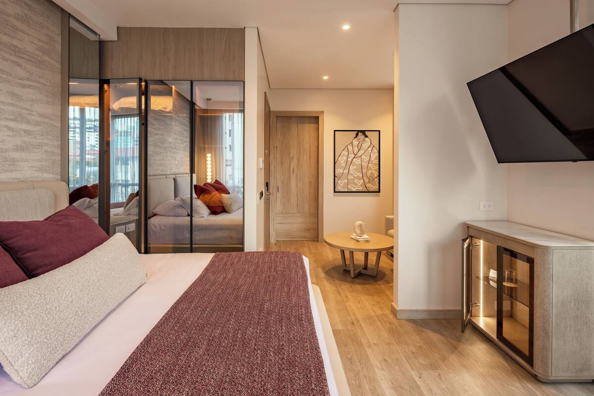 Junior Suite, 1 King Bed