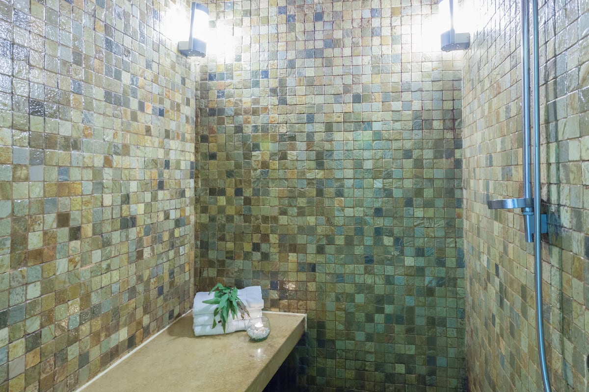 couples treatment room(s), sauna, steam room, body treatments