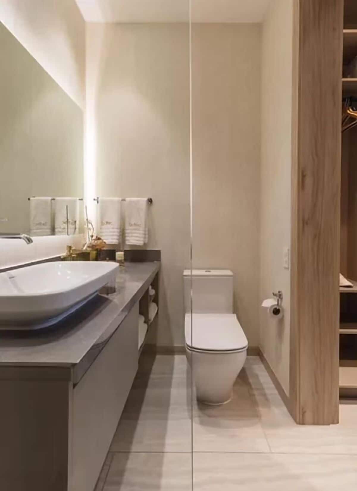 luxury apartment, 1 bedroom, housekeeping, city view | bathroom | free toiletries, hair dryer, bathrobes, slippers