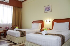 Deluxe Twin Room | Desk, iron/ironing board, free WiFi, bed sheets
