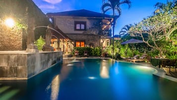 Outdoor pool, sun loungers