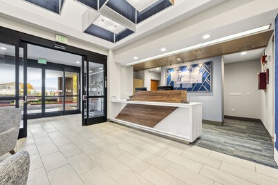 Holiday Inn Express Hotel & Suites Lincoln by IHG