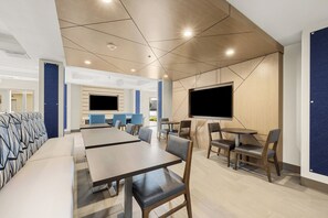 Desayuno bufé gratuito y diario