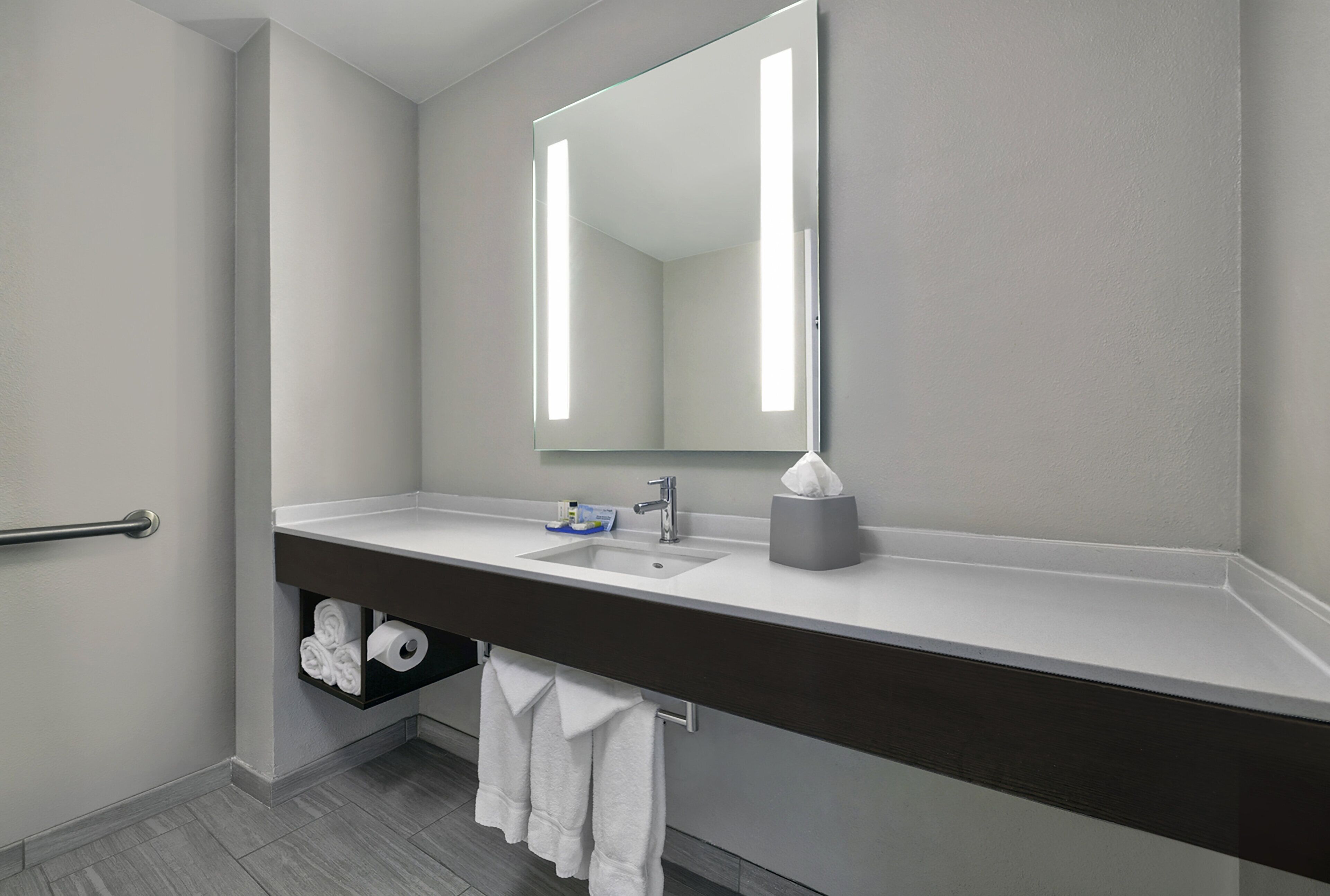 1 bedroom, premium bedding, in-room safe, desk