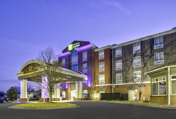 Holiday Inn Express Hotel & Suites Kansas City - Grandview, an I