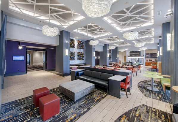 Lobby - Hampton Inn & Suites Raleigh-Durham Airport-Brier Creek (Raleigh)