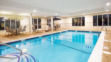 Kolam renang tertutup