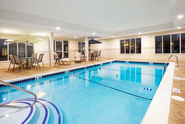 Indoor pool - Holiday Inn Express Hotel & Suites Chicago South Lansing by IHG (Lansing)