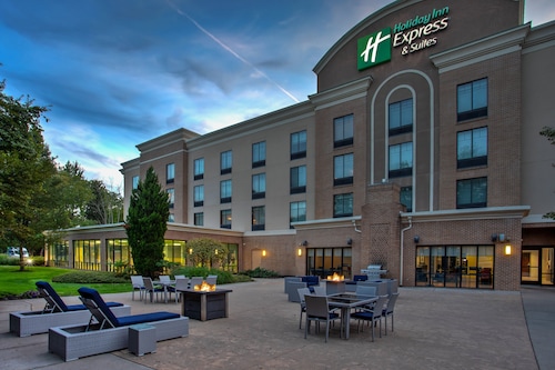 Holiday Inn Express & Suites Rochester Webster by IHG