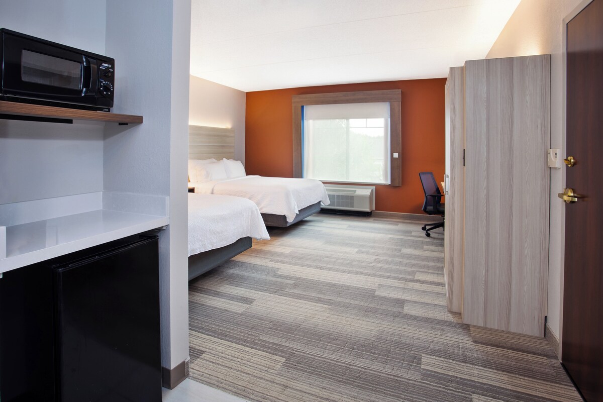 Standard Room, 2 Queen Beds, Roll-in Shower (Communications) | In-room safe, desk, laptop workspace, iron/ironing board