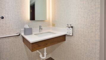 Kombinasi shower/bathtub dan perlengkapan mandi gratis