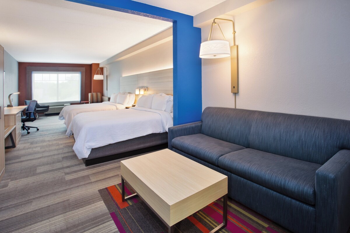 In-room safe, desk, laptop workspace, iron/ironing board