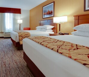 Bureau, fer et planche à repasser, lits bébé (gratuits)