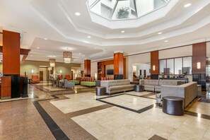 Lobby - Drury Inn & Suites St. Louis Forest Park (St. Louis)