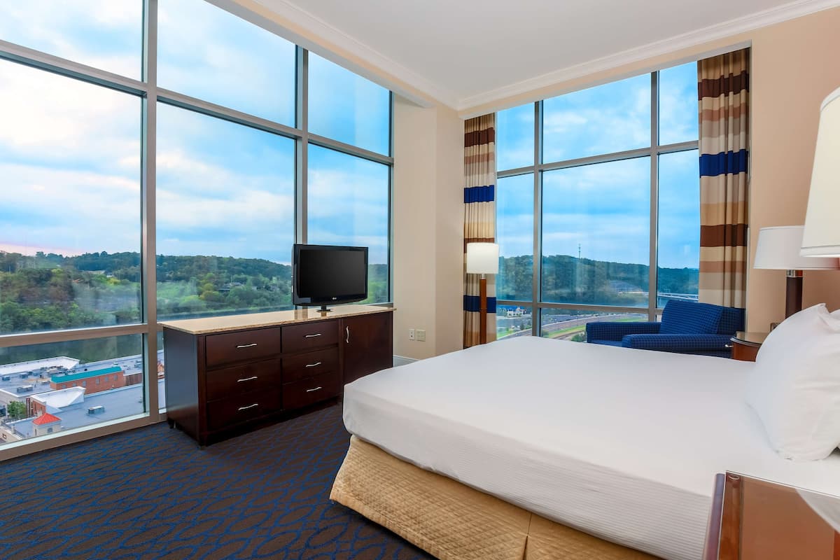 Premium bedding, down comforters, pillowtop beds, in-room safe