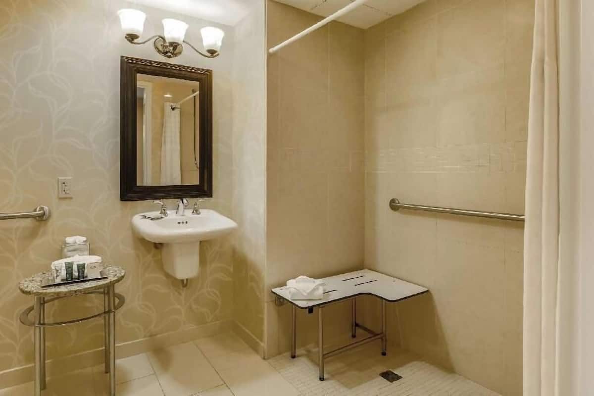 Bathroom | Combined shower/tub, designer toiletries, hair dryer, towels
