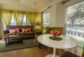 Cottage | Living area