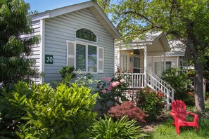 Exterior - Arden Acres Executive Suites and Cottages (Sacramento)