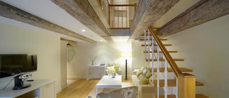 Minibar, in-room safe, desk, iron/ironing board