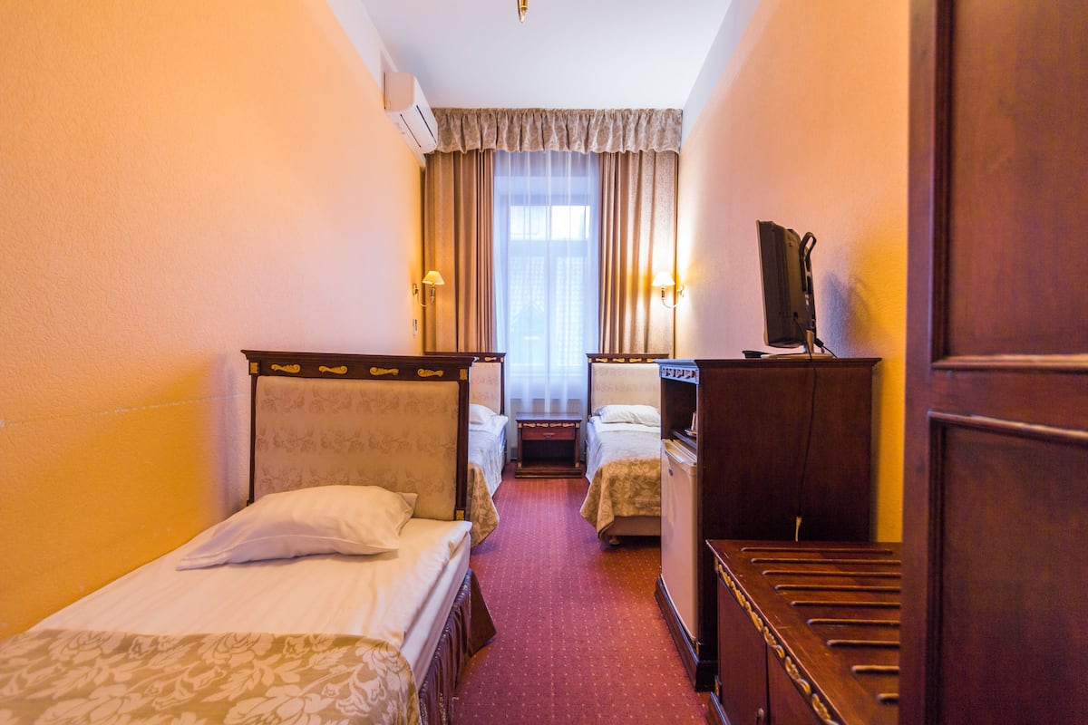 Triple Room, 3 Single Beds
