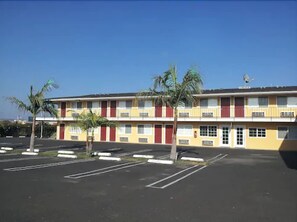 Exterior - Lotus of Lompoc - A Great Hospitality Inn (Lompoc)
