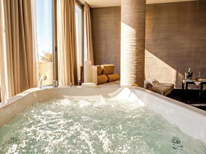 Een sauna, een bubbelbad, een Turks bad/hammam, lichaamsbehandelingen