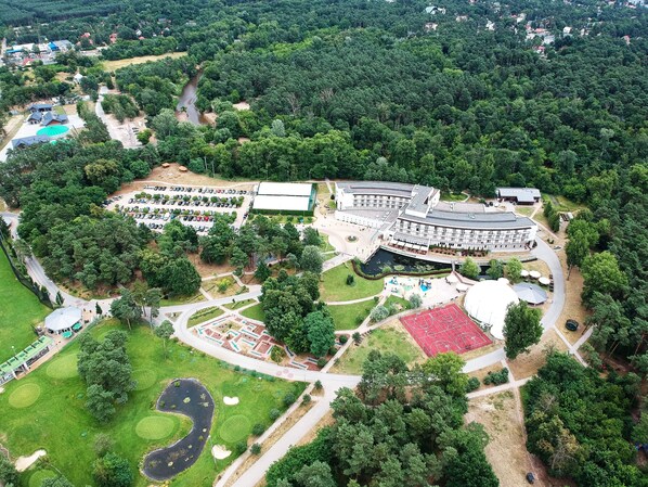 Exterior - Holiday Inn Resort Warszawa Józefów**** by IHG (Jozefow)