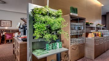 Frühstück, Mittagessen, Abendessen und Brunch werden serviert