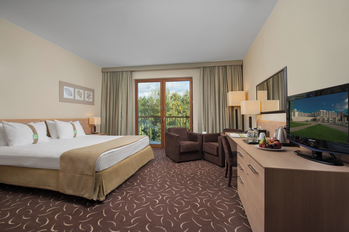 Minibar, in-room safe, desk, blackout drapes