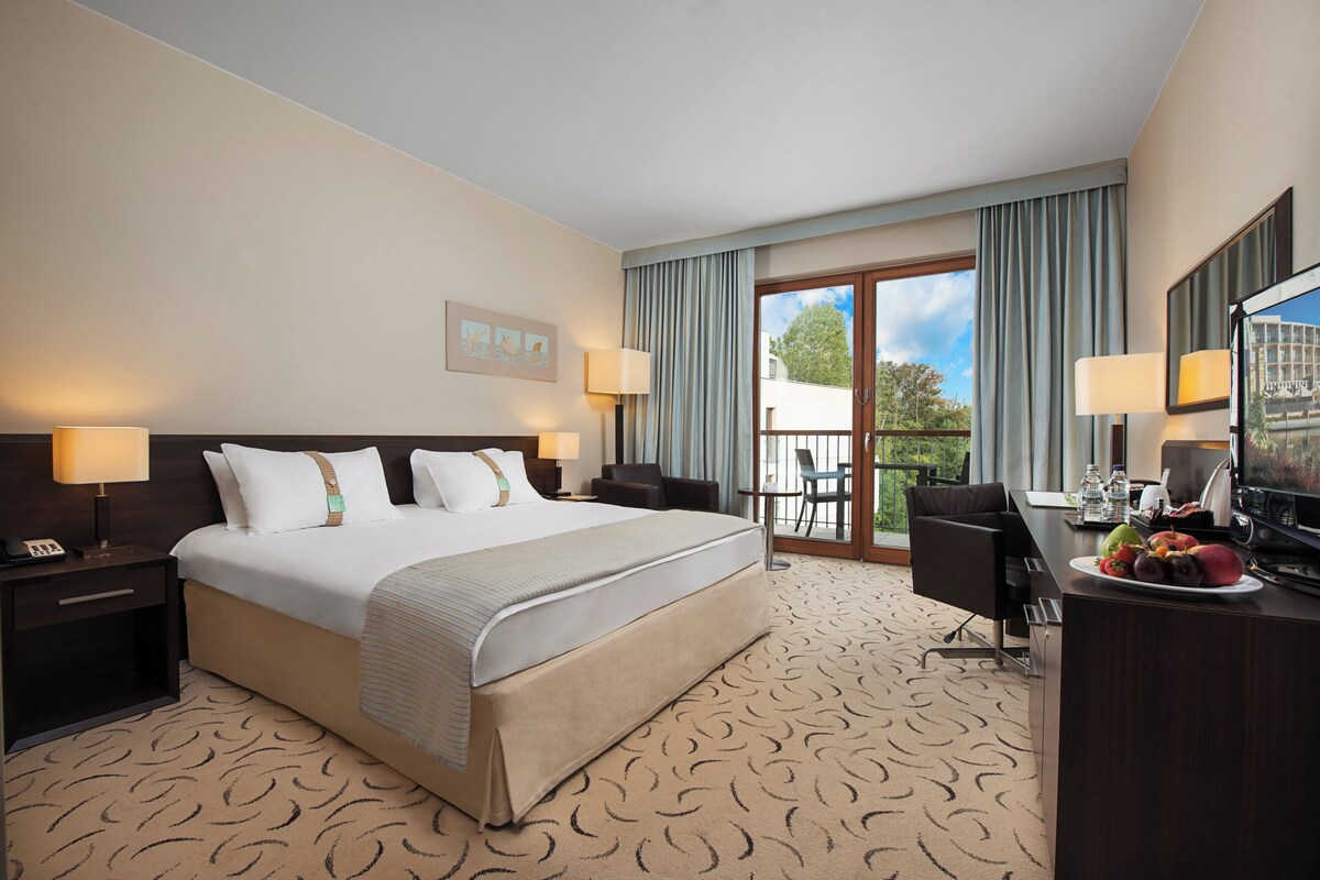 Minibar, in-room safe, desk, blackout drapes
