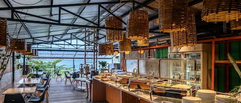 Daily cooked-to-order breakfast (THB 250 per person)