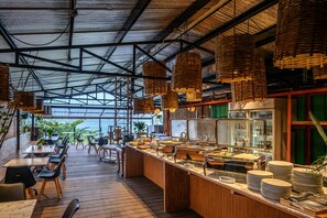 每日供应即点即煮早餐（每人 THB 250）