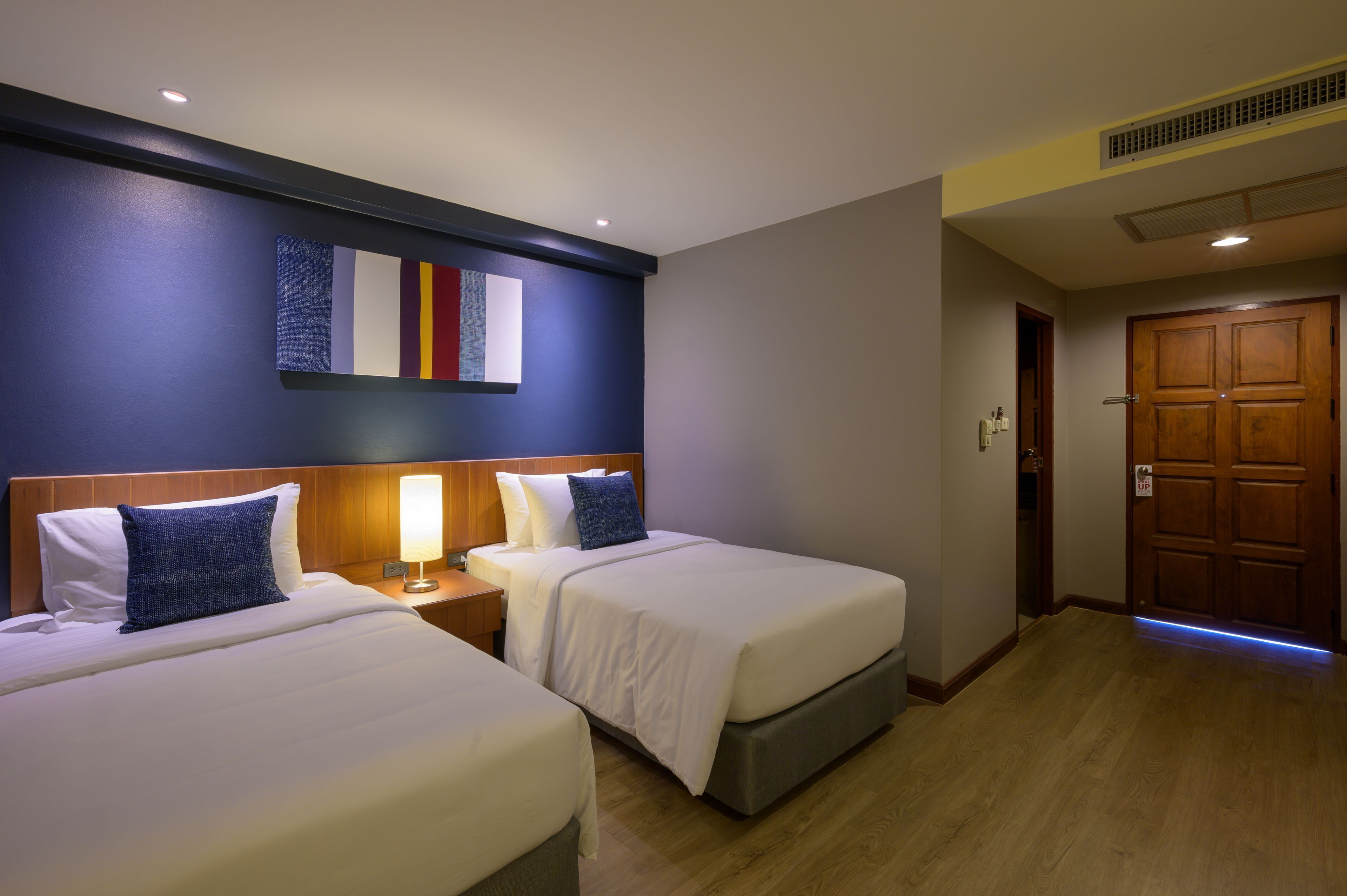 In-room safe, desk, free WiFi