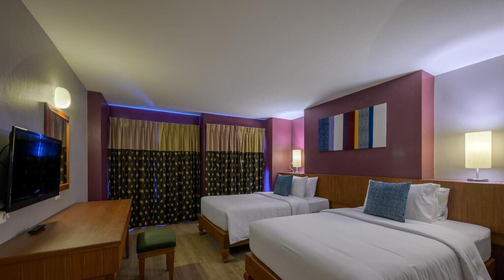 In-room safe, desk, free WiFi