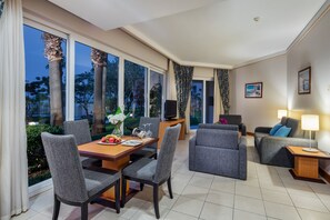 37–tuumainen televisio, jossa satelliittikanavat